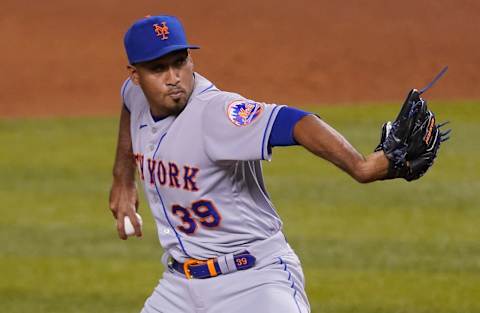 MIAMI, FLORIDA – AUGUST 19: Edwin Diaz #39 of the New York Mets delivers a pitch during the game against the Miami Marlins at Marlins Park on August 19, 2020 in Miami, Florida. (Photo by Mark Brown/Getty Images)