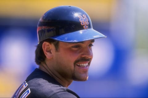 24 May 1998: Mike Piazza #31 of the New York Mets in action during a agme against the Milwaukee Brewers at Shea Stadium in Flushing, New York. The Mets defeated the Brewers 8-3. Mandatory Credit: David Seelig /Allsport