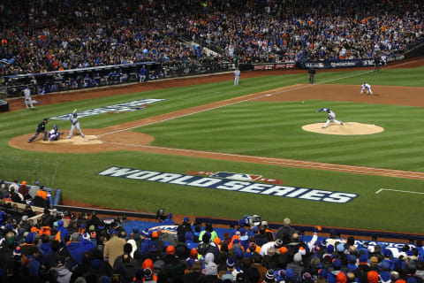 NEW YORK, NY – OCTOBER 30: Noah Syndergaard #34 of the New York Mets pitches against the Kansas City Royals during Game Three of the 2015 World Series at Citi Field on October 30, 2015 in New York City. (Photo by Doug Pensinger/Getty Images)