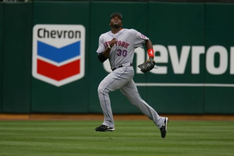 OAKLAND, CA – JUNE 16: Cliff Floyd of the New York Mets chases a fly ball in left field during the game against the Oakland Athletics at McAfee Coliseum on June 16, 2005 in Oakland, California. The Mets defeated the A’s 9-6. (Photo by Brad Mangin /MLB Photos via Getty Images)