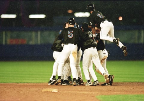 17 Oct 1999: The New York Mets celebrates the win during the National League Championship Series game four against the Atlanta Braves at Shea Stadium in Flushing, New York. The Mets defeated the Braves 4-3. Mandatory Credit: Jamie Squire /Allsport