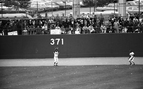 FLUSHING, NY – OCTOBER 16, 1969: Outfielder Cleon Jones #21 (left) of the New York Mets catches the final out of Game 5 of the World Series on October 16, 1969 against the Baltimore Orioles at Shea Stadium in New York, New York. The Mets beat the Orioles, 5-3 and won the World Series, 4 game to 1. Outfielder Tommie Agee #20 (right) of the Mets watches the final out. (Photo by: Kidwiler Collection/Diamond Images/Getty Images)