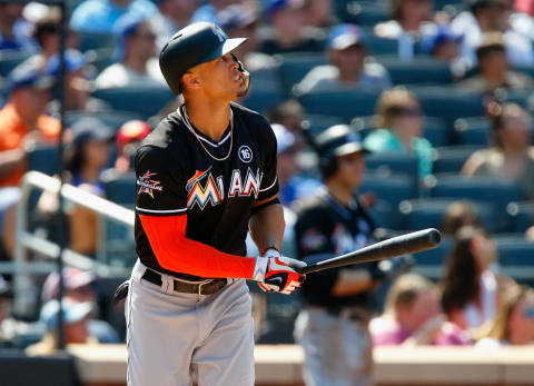 NEW YORK, NY – AUGUST 20: Giancarlo Stanton #27 of the Miami Marlins watches the flight of his seventh inning three run home run against the New York Mets at Citi Field on August 20, 2017 in the Flushing neighborhood of the Queens borough of New York City. (Photo by Jim McIsaac/Getty Images)