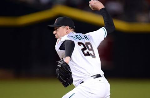 May 17, 2016; Phoenix, AZ, USA; Arizona Diamondbacks relief pitcher Brad Ziegler (29) pitches against the New York Yankees during the ninth inning at Chase Field. The Diamondbacks won 5-3. Mandatory Credit: Joe Camporeale-USA TODAY Sports