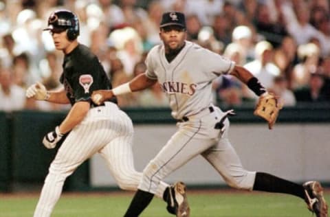 Colorado Rockies shortstop Neifi Perez, checks first base as he runs down Arizona Diamondbacks’ Jay Bell between second and third base during the sixth inning 15 May 1999 in Phoenix. The Diamondbacks won 9-2. AFP PHOTO/Mike FIALA (Photo by Mike FIALA / AFP) (Photo credit should read MIKE FIALA/AFP via Getty Images)