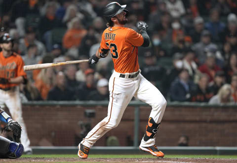 SAN FRANCISCO, CALIFORNIA – SEPTEMBER 03: Kris Bryant #23 of the San Francisco Giants bats against the Los Angeles Dodgers in the bottom of the seventh inning at Oracle Park on September 03, 2021 in San Francisco, California. (Photo by Thearon W. Henderson/Getty Images)