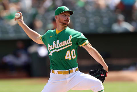 OAKLAND, CALIFORNIA – SEPTEMBER 23: Chris Bassitt #40 pitches against the Seattle Mariners in the first inning at RingCentral Coliseum on September 23, 2021 in Oakland, California. (Photo by Ezra Shaw/Getty Images)