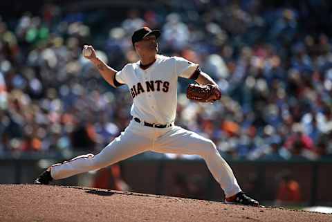 SAN FRANCISCO, CA – OCTOBER 1: Tim Hudson #17 of the San Francisco Giants pitches against the Los Angeles Dodgers during the game at AT&T Park on Thursday, October 1, 2015 in San Francisco, California. (Photo by Brad Mangin/MLB Photos via Getty Images)