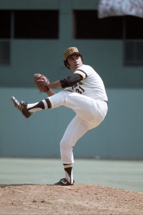 PITTSBURGH – JULY 1976: Relief pitcher Dave Giusti #31 of the Pittsburgh Pirates pitches during a Major League Baseball game at Three Rivers Stadium in July 1976 in Pittsburgh, Pennsylvania. (Photo by George Gojkovich/Getty Images)