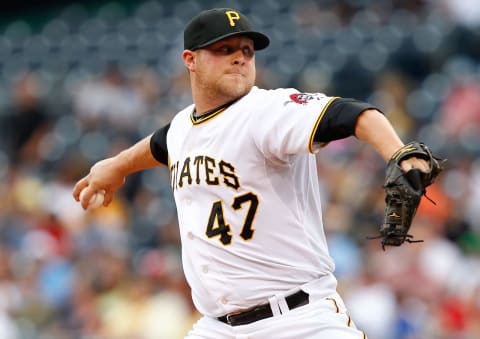 PITTSBURGH – SEPTEMBER 06: Evan Meek #47 of the Pittsburgh Pirates pitches against the Atlanta Braves during the game on September 6, 2010 at PNC Park in Pittsburgh, Pennsylvania. The Pirates beat the Braves 3-1. (Photo by Jared Wickerham/Getty Images)