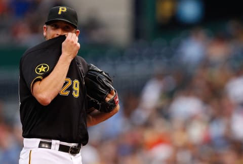 PITTSBURGH – AUGUST 02: Kevin Correia #29 of the Pittsburgh Pirates wipes the sweat off of his face in between pitches against the Chicago Cubs during the game on August 2, 2011 at PNC Park in Pittsburgh, Pennsylvania. Correia gave up 8 earned runs in 2 innings. (Photo by Jared Wickerham/Getty Images)