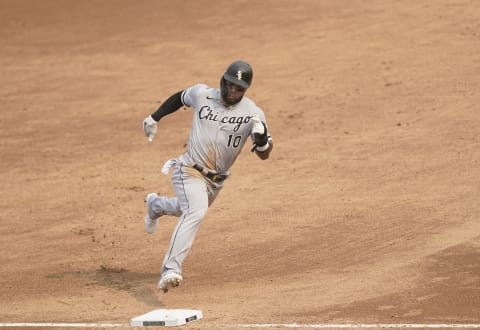 OAKLAND, CALIFORNIA – OCTOBER 01: Yoan Moncada #10 of the Chicago White Sox runs the bases to score against the Oakland Athletics during the fifth inning of Game Three of the American League Wild Card Round at RingCentral Coliseum on October 01, 2020 in Oakland, California. (Photo by Thearon W. Henderson/Getty Images)