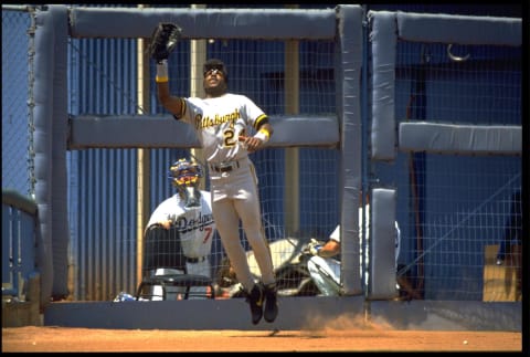 JUN 1991: BARRY BONDS, OUTFIELDER FOR THE PITTSBURGH PIRATES, GOES BACK TO THE FENCE TO MAKE A CATCH DURING THEIR GAME AGAINST THE LOS ANGELES DODGERS AT DODGER STADIUM IN LOS ANGELES, CALIFORNIA. MANDATORY CREDIT: STEPHEN DUNN/ALLSPORT