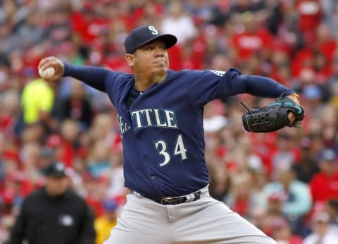 May 21, 2016; Cincinnati, OH, USA; Seattle Mariners starting pitcher Felix Hernandez (34) throws against the Cincinnati Reds during the second inning at Great American Ball Park. Mandatory Credit: David Kohl-USA TODAY Sports