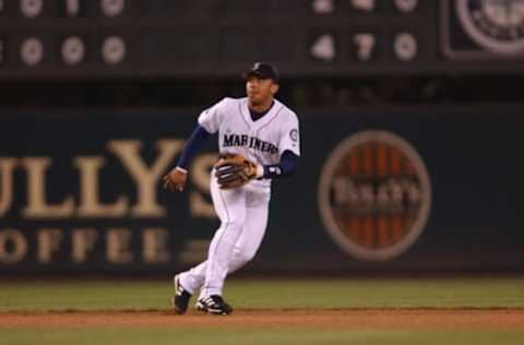 SEATTLE – JULY 7: Shortstop Carlos Guillen #8 of the Seattle Mariners ranges to his left during the MLB game against the Minnesota Twins on July 7, 2002 at Safeco Field in Seattle, Washington. The Mariners won 8-2. (Photo by Otto Greule Jr/Getty Images)