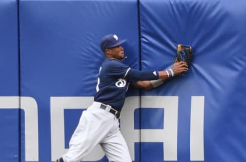 PITTSBURGH, PA – SEPTEMBER 23: Keon Broxton #23 of the Milwaukee Brewers makes a catch at the wall on a ball off the bat of Pablo Reyes #15 of the Pittsburgh Pirates in the eighth inning during the game at PNC Park on September 23, 2018, in Pittsburgh, Pennsylvania. (Photo by Justin Berl/Getty Images)