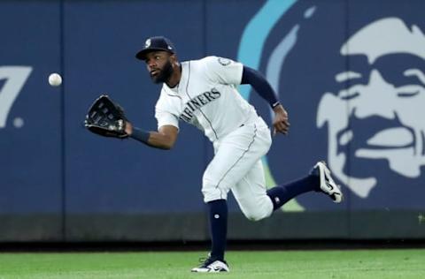 SEATTLE, WA – SEPTEMBER 26: Denard Span #4 of the Seattle Mariners reaches for a fly out to left by Jed Lowrie #8 of the Oakland Athletics in the first inning during their game at Safeco Field on September 26, 2018 in Seattle, Washington. (Photo by Abbie Parr/Getty Images)