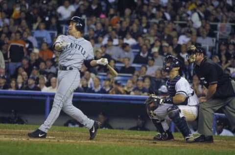 NEW YORK – OCTOBER 21: Infielder Bret Boone #29 of the Seattle Mariners at bat against the New York Yankees during Game 4 of the American League Championship Series on October 21, 2001 at Yankee Stadium in New York, New York. The Yankees won 3-1. (Photo by Al Bello/Getty Images)