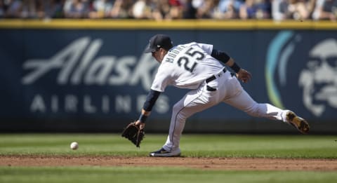 SEATTLE, WA – JUNE 1: Shortstop Dylan Moore of the Seattle Mariners fields a ground ball. (Photo by Stephen Brashear/Getty Images)