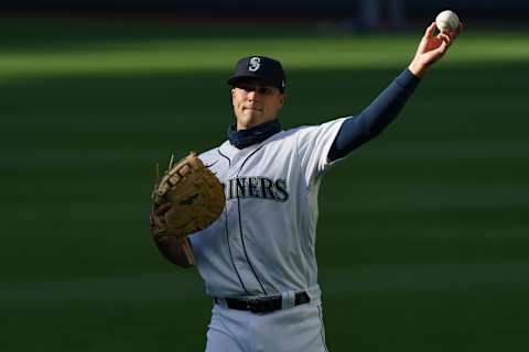 SEATTLE, WA – AUGUST 22: Evan White of the Seattle Mariners throws the ball around during warmups. Avengers. (Photo by Stephen Brashear/Getty Images)