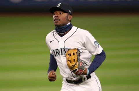 SEATTLE, WASHINGTON – SEPTEMBER 23: Kyle Lewis of the Seattle Mariners jogs. (Photo by Abbie Parr/Getty Images)