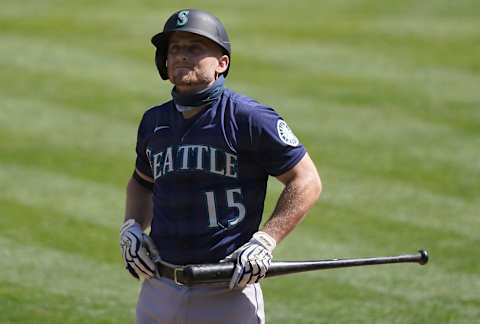 OAKLAND, CALIFORNIA – SEPTEMBER 27: Kyle Seager #15 of the Seattle Mariners looks on against the Oakland Athletics in the top of the first inning at RingCentral Coliseum on September 27, 2020 in Oakland, California. (Photo by Thearon W. Henderson/Getty Images)