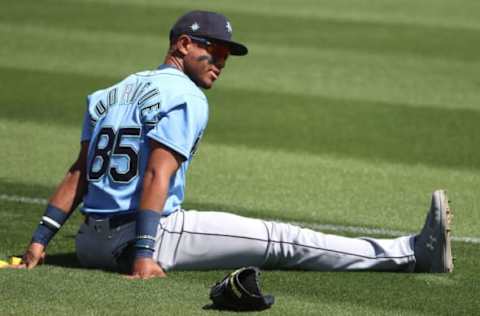 PHOENIX, ARIZONA – MARCH 21: Julio Rodríguez of the Seattle Mariners warms up. (He’s in Bleacher Report’s top 100). (Photo by Abbie Parr/Getty Images)