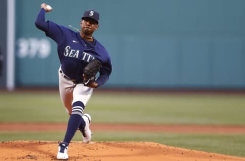 BOSTON, MASSACHUSETTS – APRIL 22: Starting pitcher Justin Dunn #35 of the Seattle Mariners throws against the Boston Red Sox. (Photo by Maddie Meyer/Getty Images)