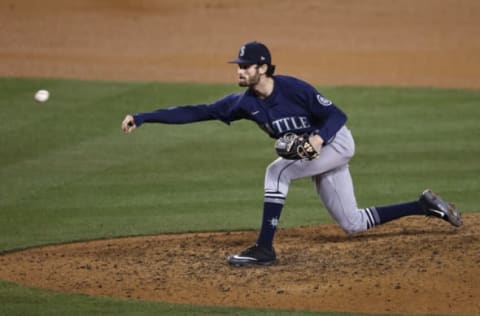 LOS ANGELES, CALIFORNIA – MAY 12: Wyatt Mills #40 of the Seattle Mariners pitches against the Los Angeles Dodgers during the eighth inning at Dodger Stadium on May 12, 2021 in Los Angeles, California. (Photo by Michael Owens/Getty Images)