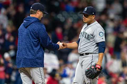 CLEVELAND, OH – APRIL 27: Manager Scott Servais #29 removes starting pitcher Erasmo Ramirez #31 of the Seattle Mariners during the sixth inning against the Cleveland Indians at Progressive Field on April 27, 2018 in Cleveland, Ohio. (Photo by Jason Miller/Getty Images)