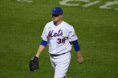 Former Met Justin Wilson looks on after pitching during the seventh inning against the Atlanta Braves at Citi Field. The Seattle Mariners should target him. (Photo by Sarah Stier/Getty Images)