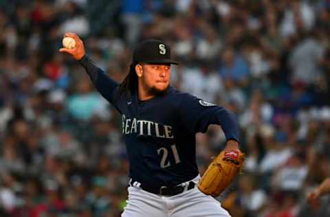 SEATTLE, WASHINGTON – AUGUST 09: Luis Castillo #21 of the Seattle Mariners pitches in the third inning against the New York Yankees at T-Mobile Park on August 09, 2022 in Seattle, Washington. (Photo by Alika Jenner/Getty Images)