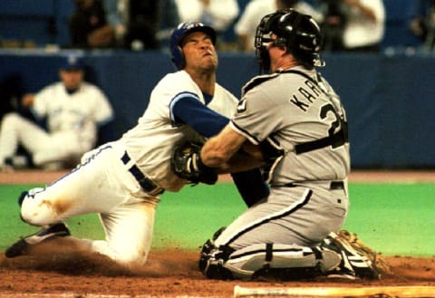 Chicago White Sox catcher Ron Karkovice (R). (Photo credit should read CHRIS WILKINS/AFP via Getty Images)