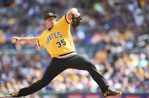 Jul 10, 2016; Pittsburgh, PA, USA; Pittsburgh Pirates relief pitcher Melancon (35) pitches against the Chicago Cubs during the ninth inning at PNC Park. Chicago won 6-5. Mandatory Credit: Charles LeClaire-USA TODAY Sports