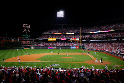 PHILADELPHIA – OCTOBER 23: Roy Oswalt #44 of the Philadelphia Phillies pitches against the San Francisco Giants in Game Six of the NLCS during the 2010 MLB Playoffs at Citizens Bank Park on October 23, 2010 in Philadelphia, Pennsylvania. (Photo by Jeff Zelevansky/Getty Images)