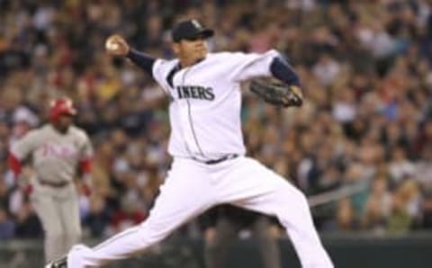 SEATTLE – JUNE 18: Starting pitcher Felix Hernandez #34 of the Seattle Mariners pitches against the Philadelphia Phillies at Safeco Field on June 18, 2011 in Seattle, Washington. (Photo by Otto Greule Jr/Getty Images)