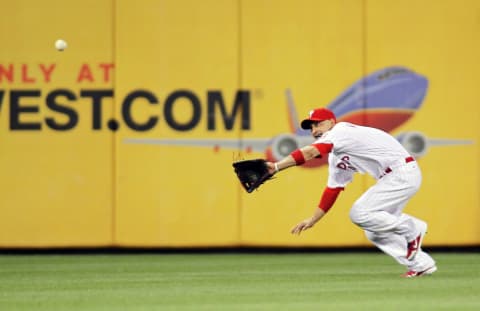 PHILADELPHIA , PA – SEPTEMBER 16: Shane Victorino #8 of the Philadelphia Phillies catches a fly ball in centerfield against the St Louis Cardinals at Citizens Bank Park on September 16, 2011 in Philadelphia, Pennsylvania. (Photo by Len Redkoles/Getty Images)