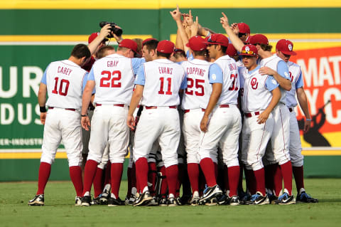 BATON ROUGE, LA – JUNE 08: Members of the Oklahoma Sooners gather in the outfield prior to game 2 of the NCAA baseball Super Regionals against the LSU Tigers at Alex Box Stadium on June 8, 2013 in Baton Rouge, Louisiana. (Photo by Stacy Revere/Getty Images)