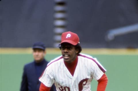 PHILADELPHIA – CIRCA 1976: Dave Cash #30 of the Philadelphia Phillies in action during an Major League Baseball game circa 1976 at Veterans Stadium in Philadelphia, Pennsylvania. Cash played for the Phillies from 1974-76. (Photo by Focus on Sport/Getty Images)