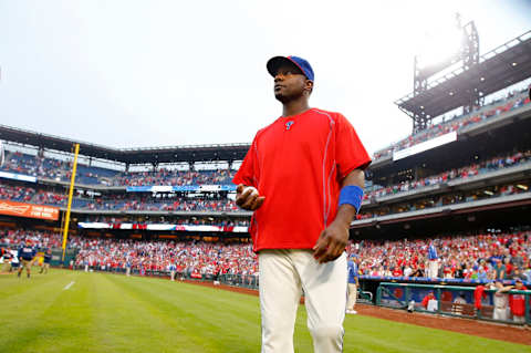 PHILADELPHIA, PA – OCTOBER 02: Ryan Howard #6 of the Philadelphia Phillies walks on the field after defeating the New York Mets at Citizens Bank Park on October 2, 2016 in Philadelphia, Pennsylvania. (Photo by Rich Schultz/Getty Images)