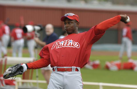 Philadelphia Phillies outfielder Kenny Lofton warms up during spring training February 24, 2005 in Clearwater, Florida. (Photo by A. Messerschmidt/Getty Images)