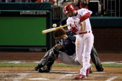 PHILADELPHIA – NOVEMBER 01: Pedro Feliz #7 of the Philadelphia Phillies hits a RBI single in the bottom of the fourth inning against the New York Yankees in Game Four of the 2009 MLB World Series at Citizens Bank Park on November 1, 2009 in Philadelphia, Pennsylvania. (Photo by Jed Jacobsohn/Getty Images)