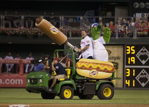 PHILADELPHIA, PA – AUGUST 13: Former Philadelphia Phillies player Jim Thome shoots hot dogs with the Phillie Phanatic at the end of the fifth inning against the Colorado Rockies at Citizens Bank Park on August 13, 2016 in Philadelphia, Pennsylvania. The Phillies defeated the Rockies 6-3. (Photo by Mitchell Leff/Getty Images)