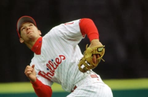 PHILADELPHIA – CIRCA 2001: Scott Rolen #17 of the Philadelphia Phillies fields during an MLB game at Veterans Stadium in Philadelphia, Pennsylvania. Rolen played for 17 seasons with 4 different teams and was a 7-time All-Star. (Photo by SPX/Ron Vesely Photography via Getty Images)