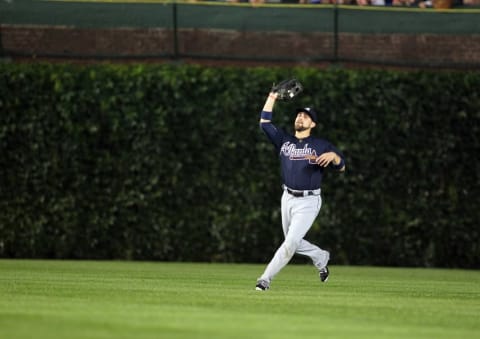 Jul 7, 2016; Chicago, IL, USA; Atlanta Braves center fielder Ender Inciarte (11) makes a catch during the seventh inning against the Chicago Cubs at Wrigley Field. Mandatory Credit: Caylor Arnold-USA TODAY Sports