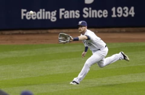 MILWAUKEE, WI – SEPTEMBER 24: Michael Reed #25 of the Milwaukee Brewers makes the catch in centerfield to retire Jose Peraza of the Cincinnati Reds during the fifth inning at Miller Park on September 24, 2016 in Milwaukee, Wisconsin. (Photo by Mike McGinnis/Getty Images)