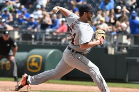 The Atlanta Braves claimed former Tigers reliever Chad bell and optioned him to Gwinnett (Photo by Ed Zurga/Getty Images)