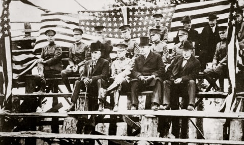 President Warren G Harding at what would later be named after Atlanta Braves Franchise number five catcher on Fort Benning, Georgia(1860-1926), Harding’s Secretary of War. (Photo by Historica Graphica Collection/Heritage Images/Getty Images)