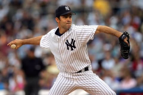 Mike Mussina #35 of the New York Yankees pitches to the New York Mets at Yankee Stadium on June 30, 2006 in Bronx, New York. (Photo by Chris Trotman/Getty Images)