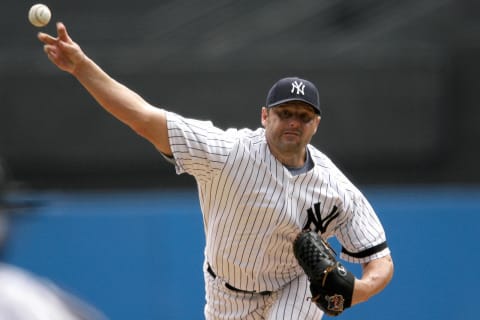 Roger Clemens of the New York Yankees (Photo credit should read KATHY WILLENS/AFP via Getty Images)